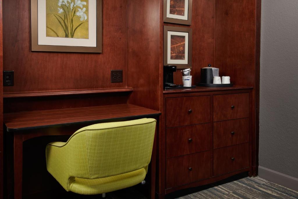 Hampton Inn Atlanta-Cumberland Mall/Cobb Galleria Area image 11