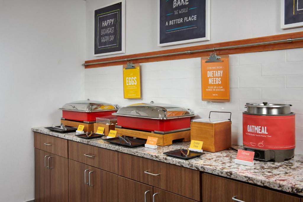 Hampton Inn Atlanta-Cumberland Mall/Cobb Galleria Area image 12