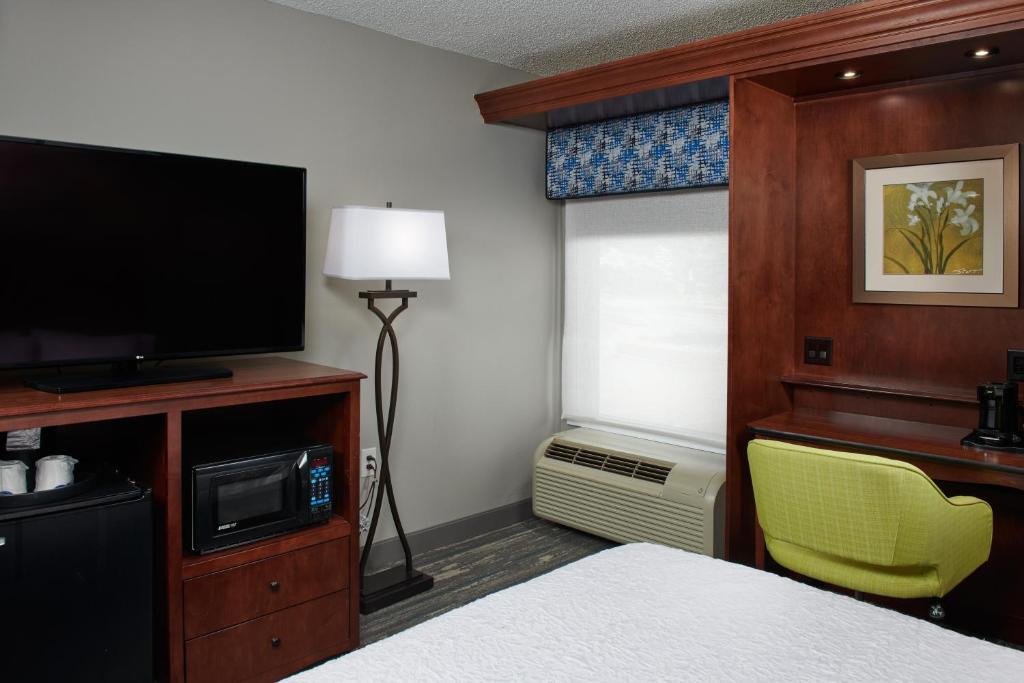 Hampton Inn Atlanta-Cumberland Mall/Cobb Galleria Area image 13