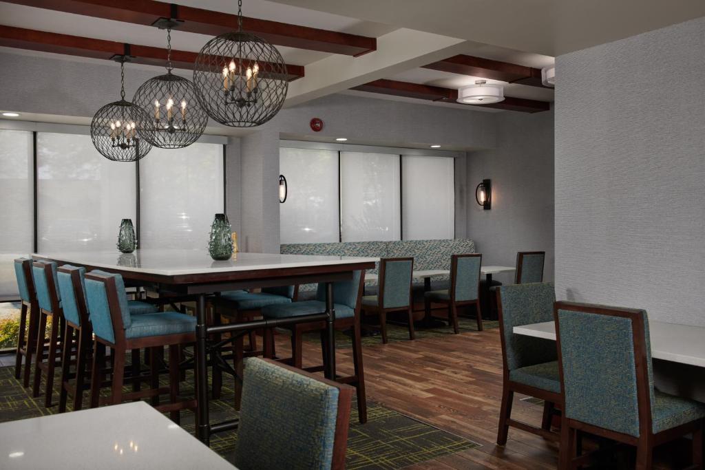 Hampton Inn Atlanta-Cumberland Mall/Cobb Galleria Area image 14