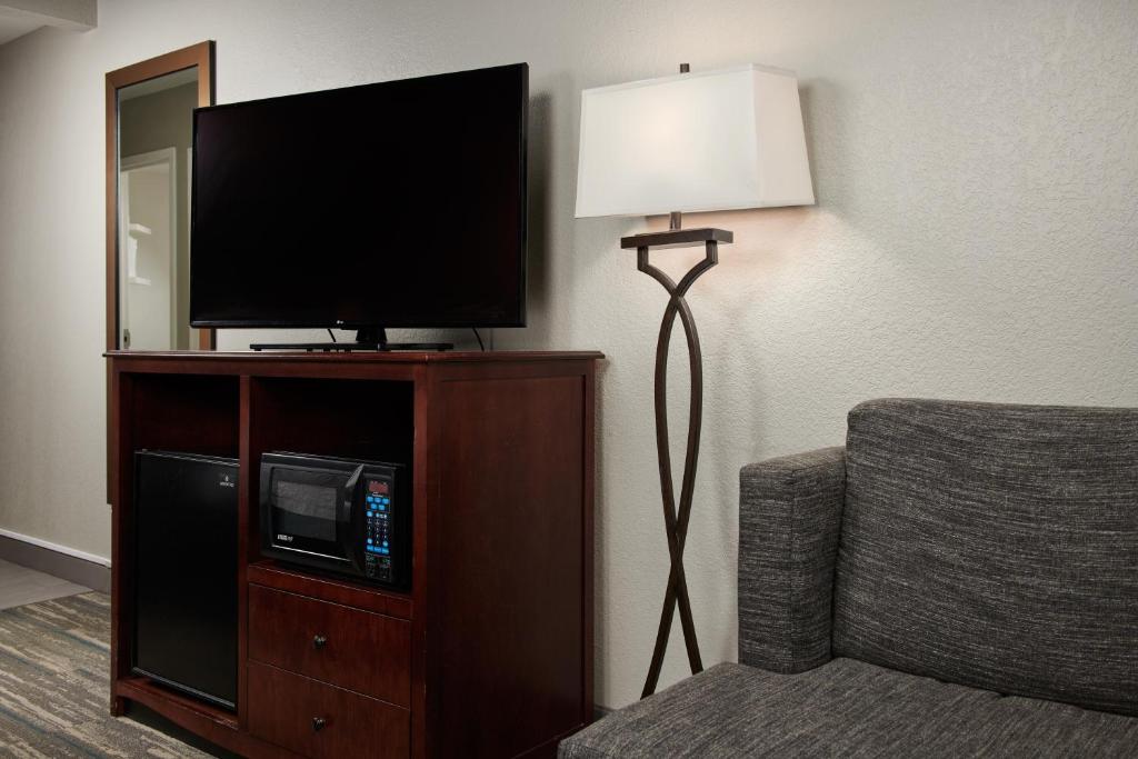 Hampton Inn Atlanta-Cumberland Mall/Cobb Galleria Area image 16