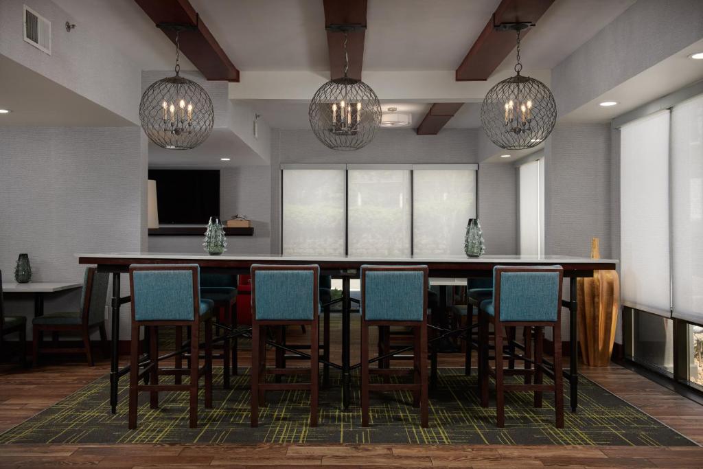Hampton Inn Atlanta-Cumberland Mall/Cobb Galleria Area image 21