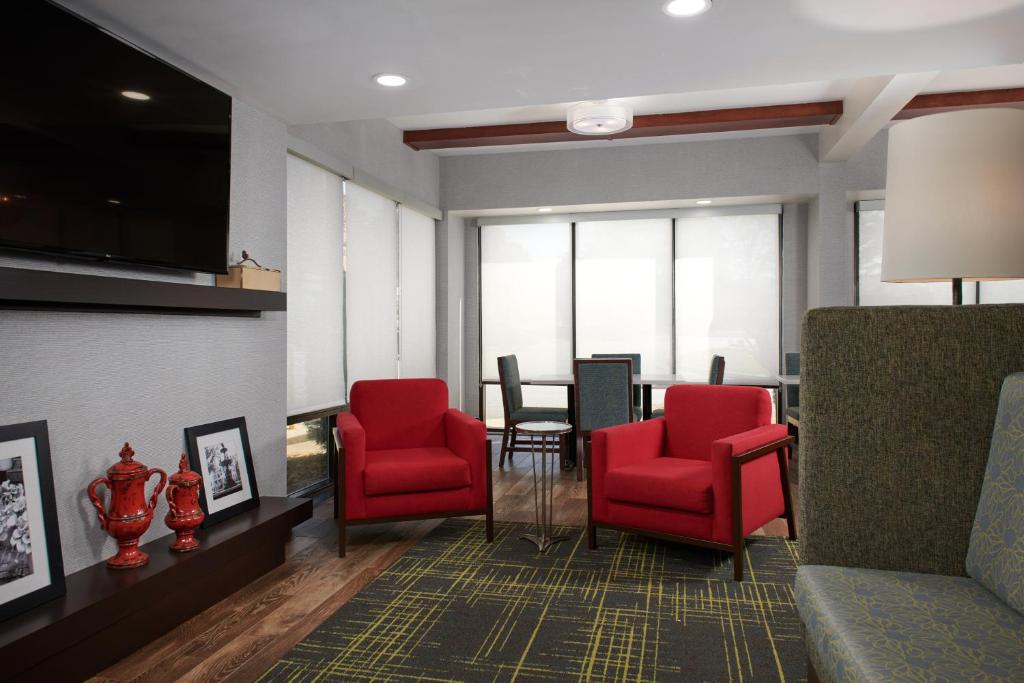 Hampton Inn Atlanta-Cumberland Mall/Cobb Galleria Area image 24