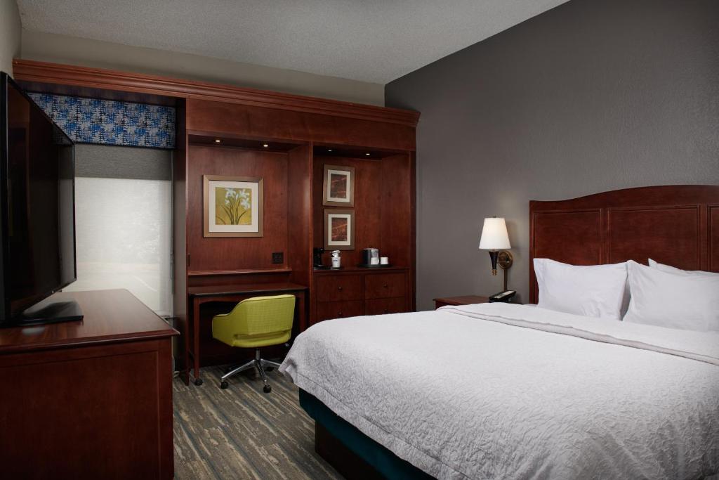 Hampton Inn Atlanta-Cumberland Mall/Cobb Galleria Area image 8