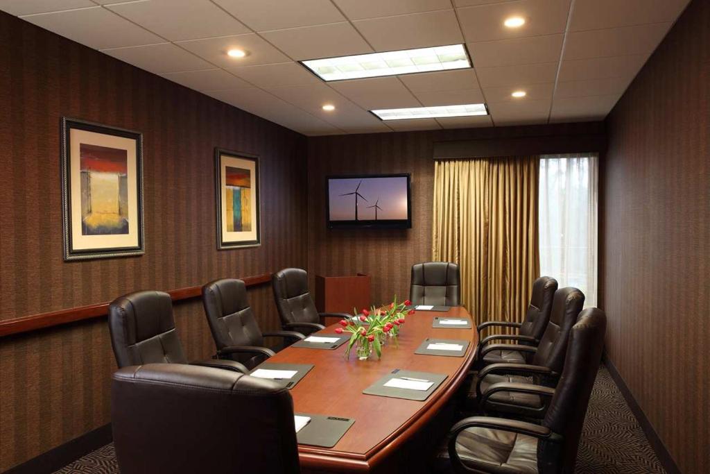 Hampton Inn Atlanta-Cumberland Mall/Cobb Galleria Area image 9